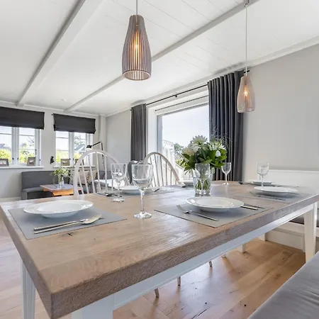 Haus-goofy-hausteil-unter-reet