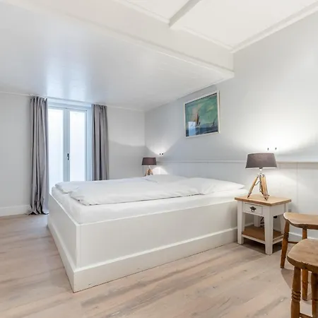 Haus-goofy-hausteil-unter-reet